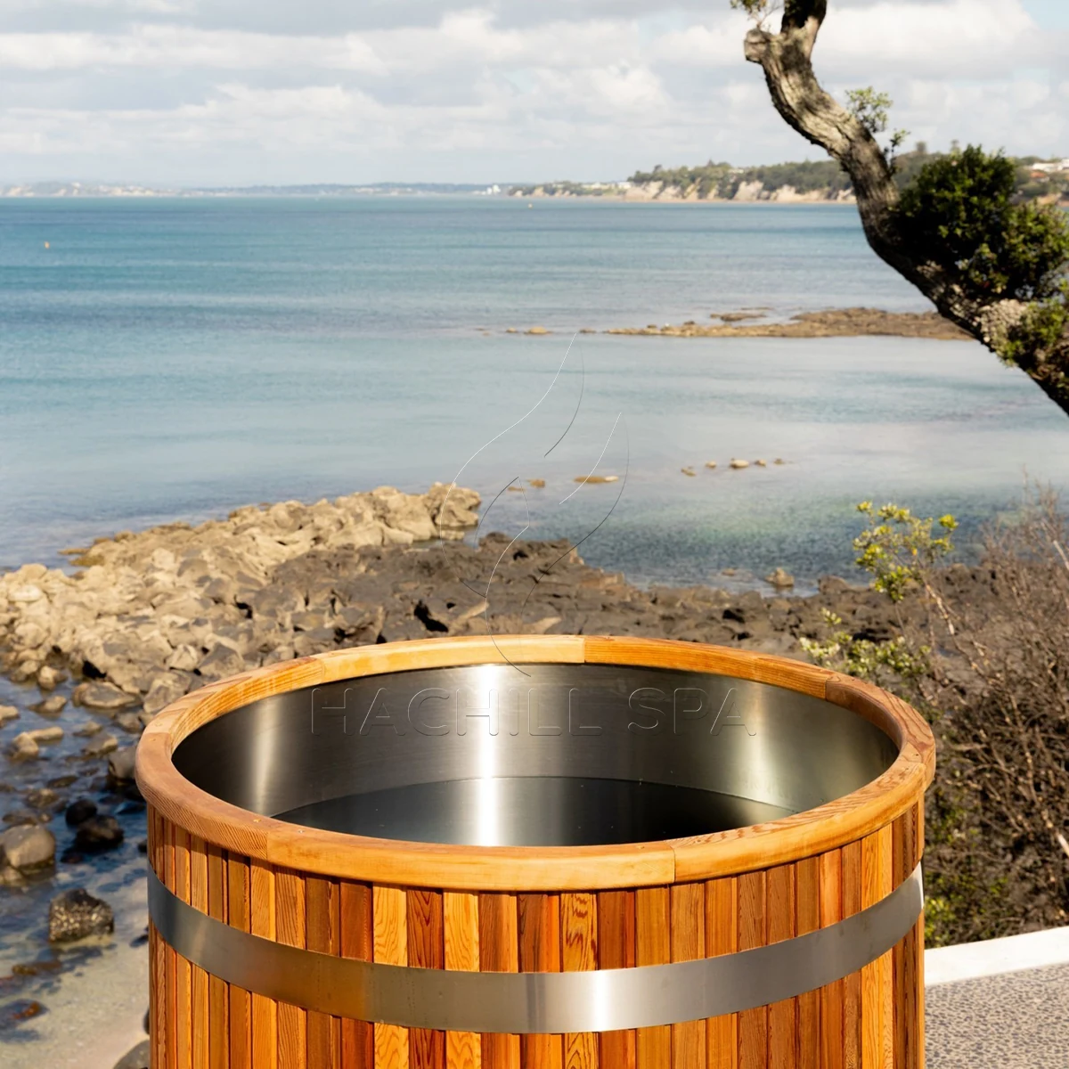 CT15 stainless cold plunge rim and interior detail