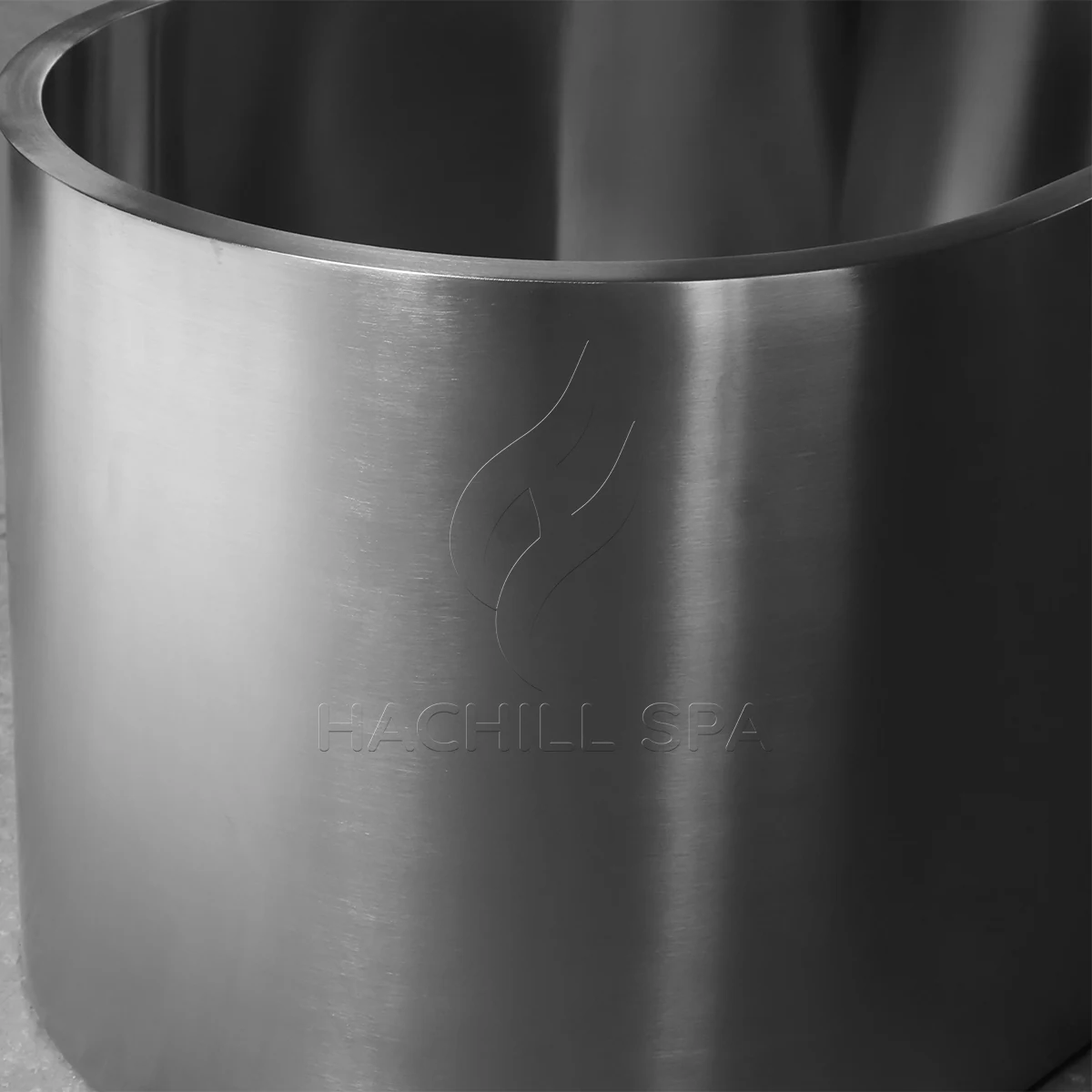 CT20 stainless cold plunge rim detail