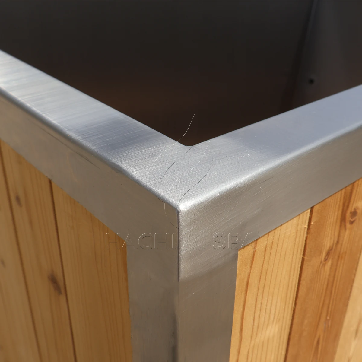 CT26 stainless rim and thermowood corner detail