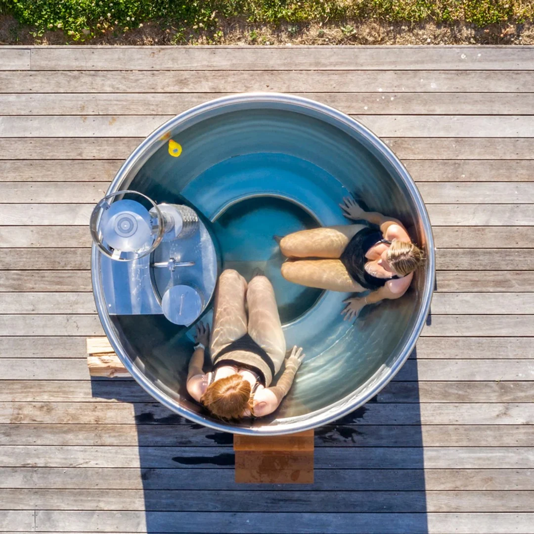 Round cold immersion tub viewed from above with clear entry and recovery area