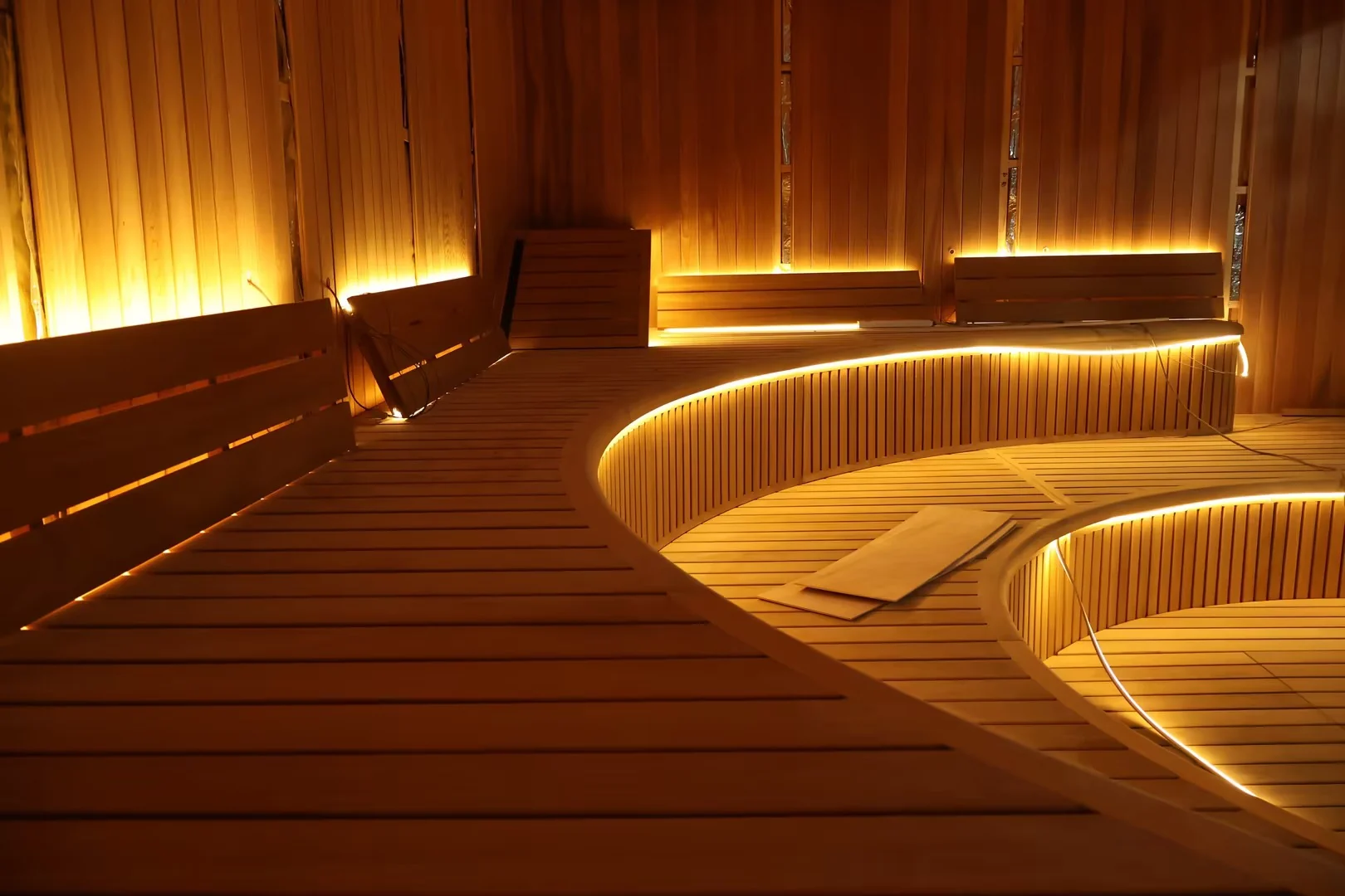 HACHILL SPA curved sauna bench with LED lighting
