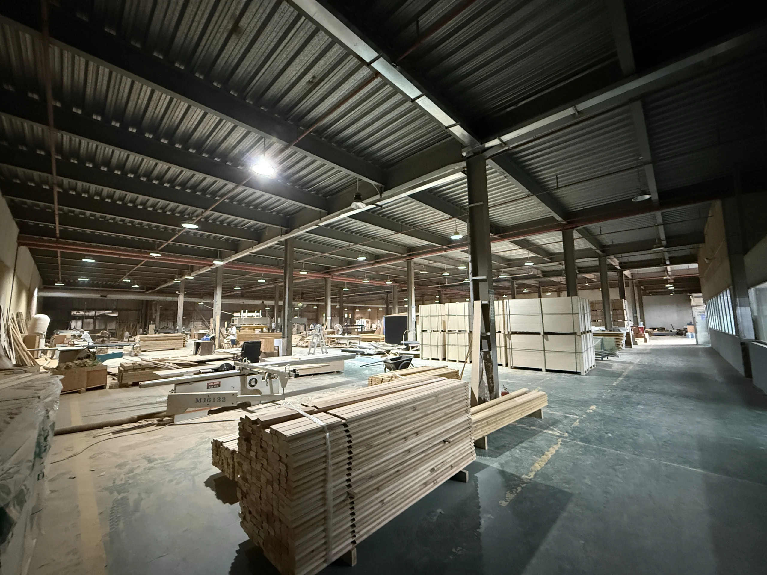 Sauna manufacturing activity on the HACHILL factory floor